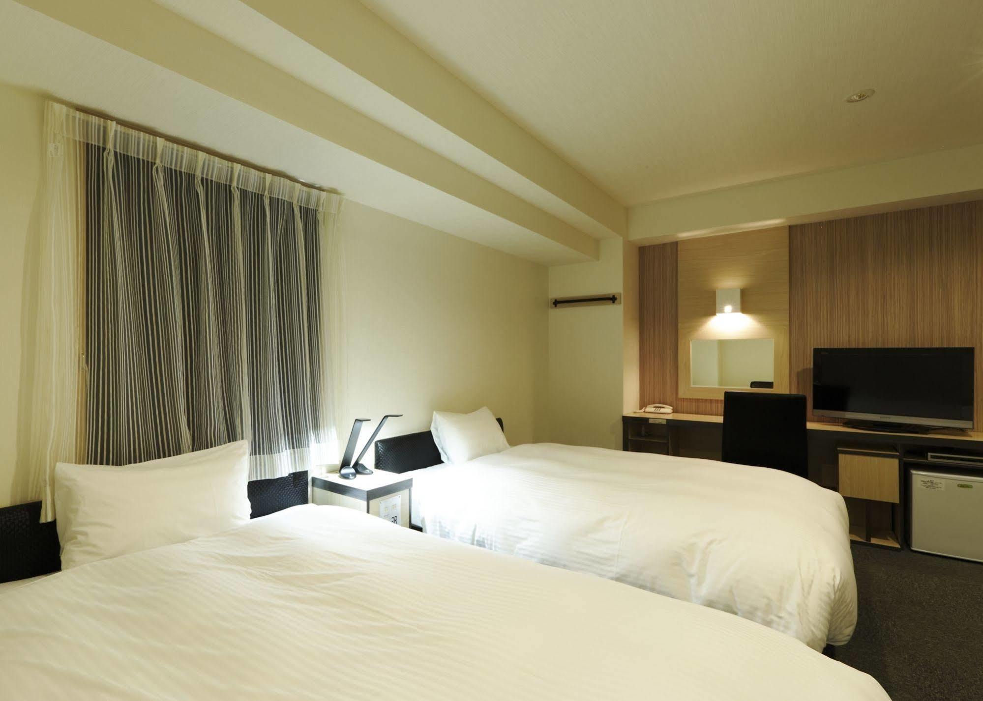 Green Rich Hotel Osaka Airport Ikeda  Екстериор снимка